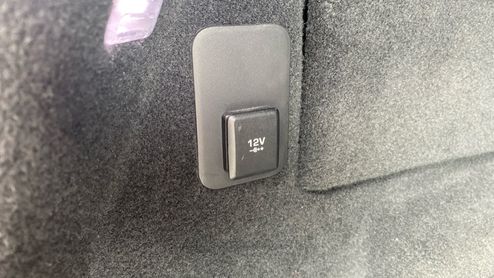 Land Rover Range Rover Evoque 2.0 P200 R-Dynamic SE 5dr Auto Petrol Hatchback - Image 35