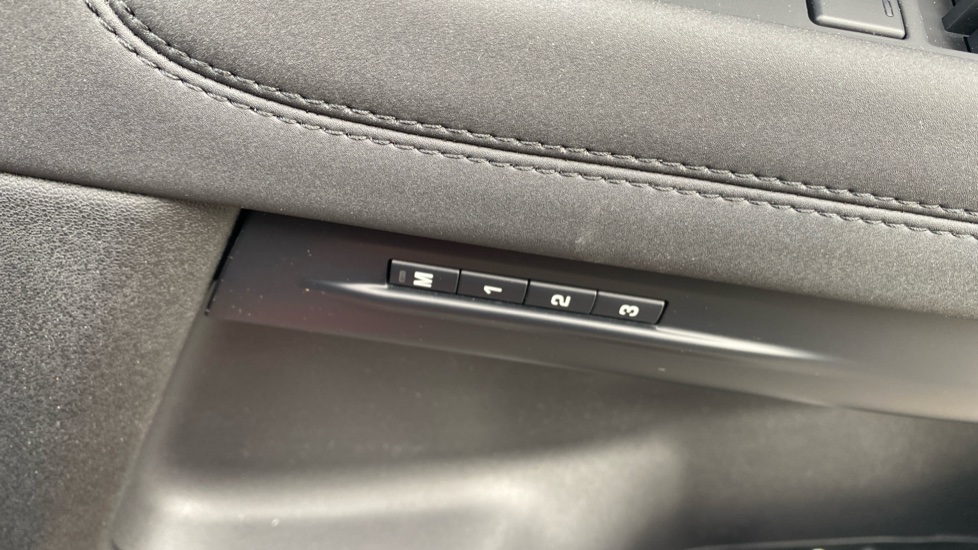 Land Rover Range Rover Evoque 2.0 P200 R-Dynamic SE 5dr Auto Petrol Hatchback - Image 43