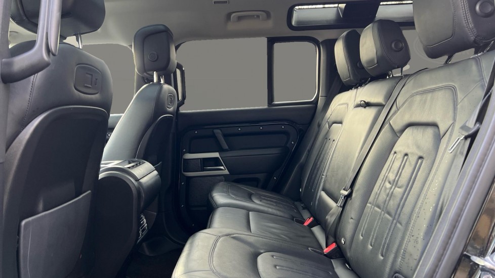 Land Rover Defender 2.0 D240 HSE 110 5dr Auto [6 Seat] Diesel Estate - Image 4