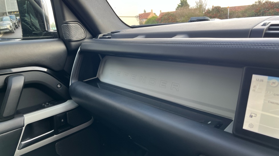 Land Rover Defender 2.0 D240 HSE 110 5dr Auto [6 Seat] Diesel Estate - Image 23