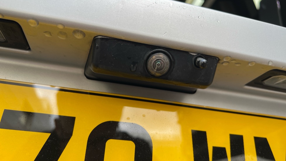 Land Rover Defender 2.0 D240 HSE 110 5dr Auto [6 Seat] Diesel Estate - Image 30