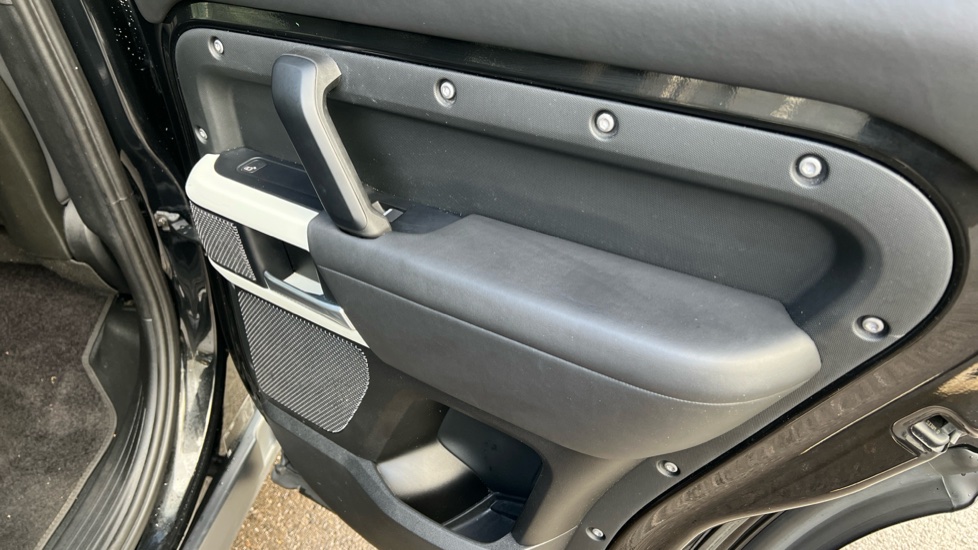 Land Rover Defender 2.0 D240 HSE 110 5dr Auto [6 Seat] Diesel Estate - Image 36