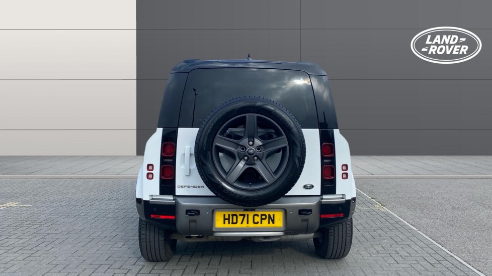 Land Rover Defender 3.0 D250 X-Dynamic SE 110 5dr Auto Diesel Estate - Image 6