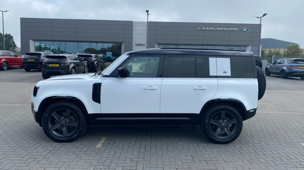 Land Rover Defender 3.0 D250 X-Dynamic SE 110 5dr Auto Diesel Estate - Image 21