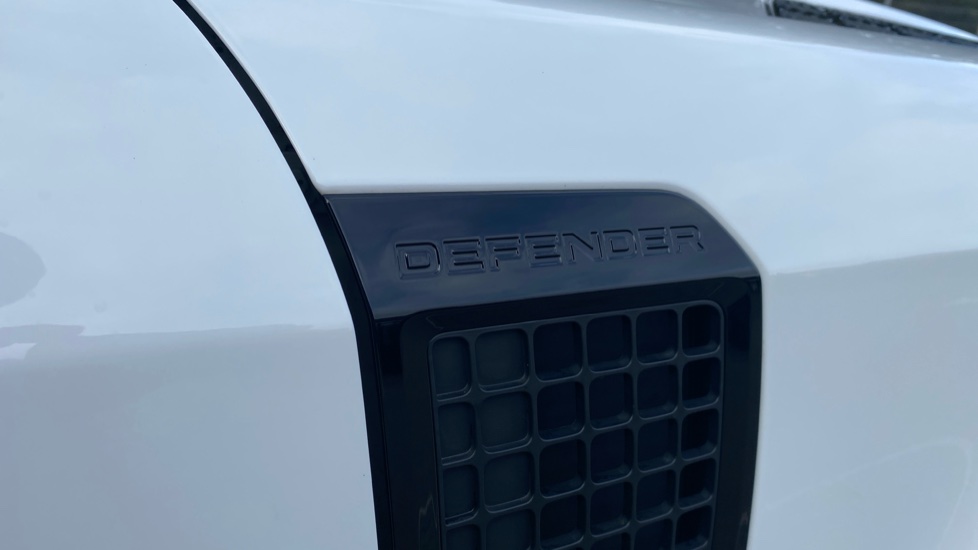 Land Rover Defender 3.0 D250 X-Dynamic SE 110 5dr Auto Diesel Estate - Image 29