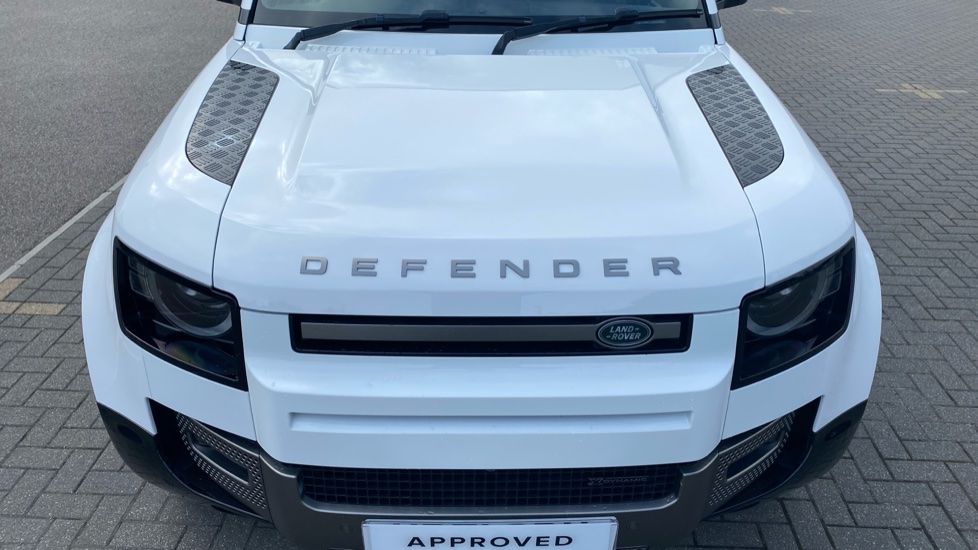 Land Rover Defender 3.0 D250 X-Dynamic SE 110 5dr Auto Diesel Estate - Image 32