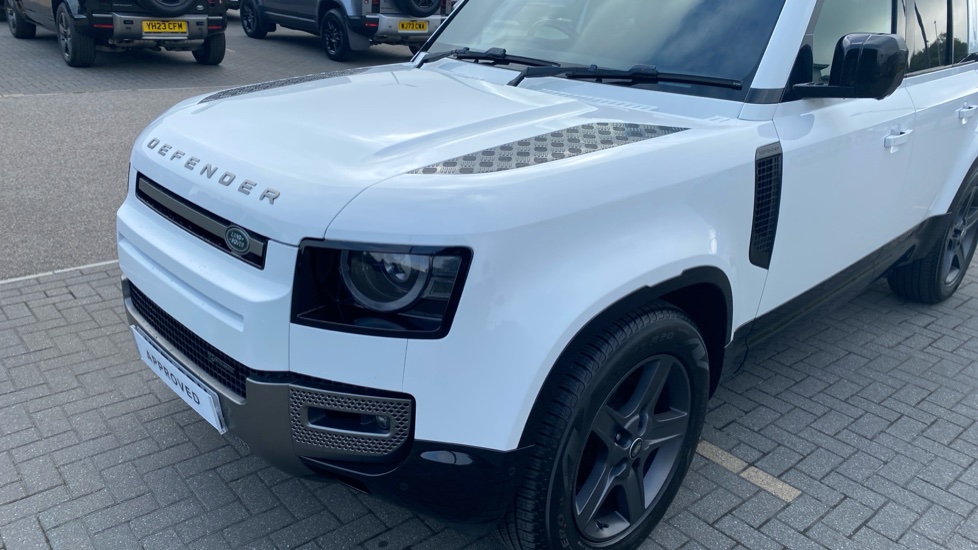 Land Rover Defender 3.0 D250 X-Dynamic SE 110 5dr Auto Diesel Estate - Image 34