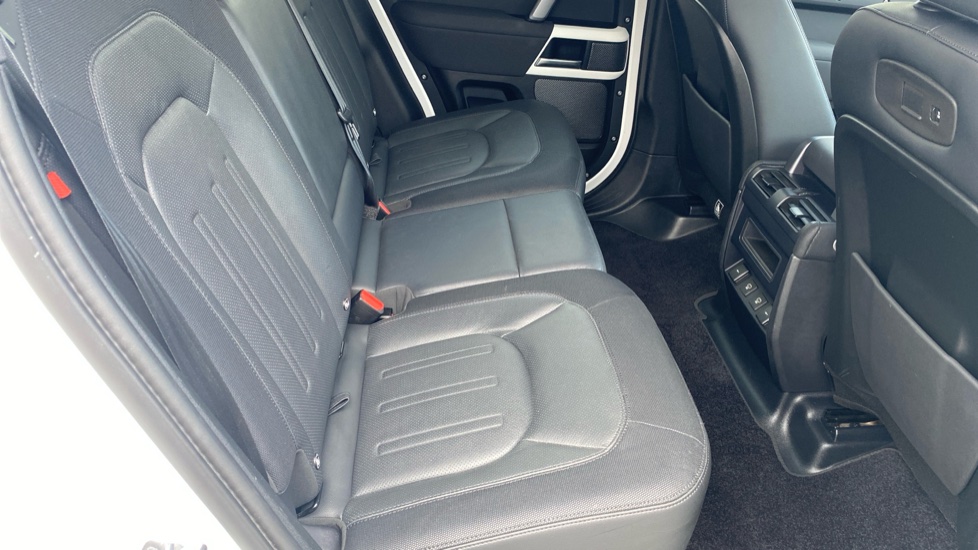Land Rover Defender 3.0 D250 X-Dynamic SE 110 5dr Auto Diesel Estate - Image 44