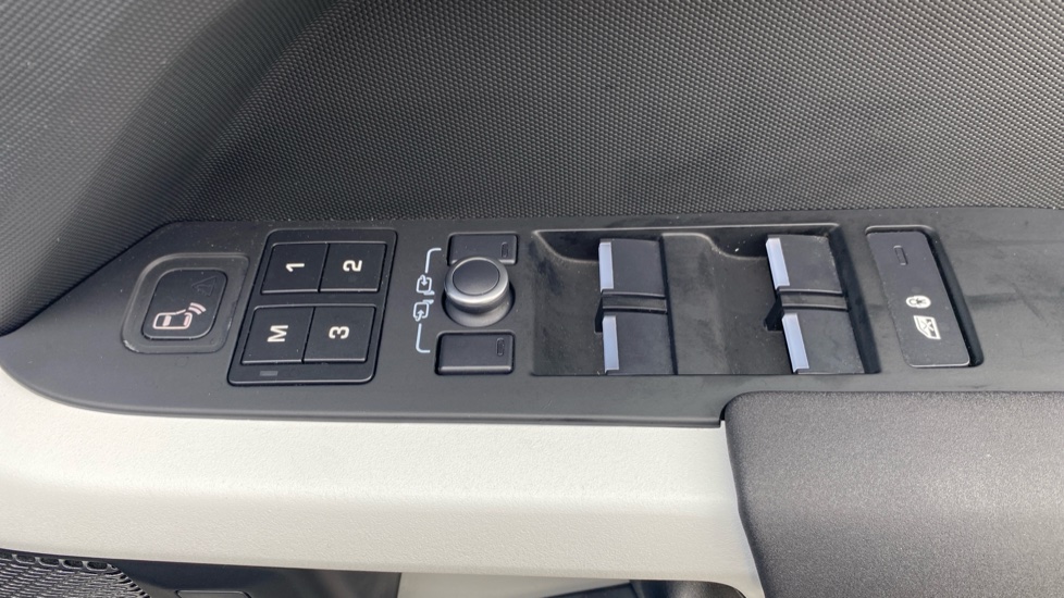 Land Rover Defender 3.0 D250 X-Dynamic SE 110 5dr Auto Diesel Estate - Image 49