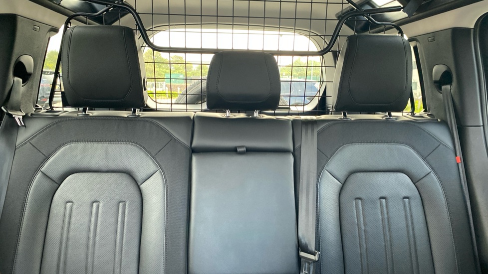 Land Rover Defender 3.0 D250 X-Dynamic SE 110 5dr Auto Diesel Estate - Image 55