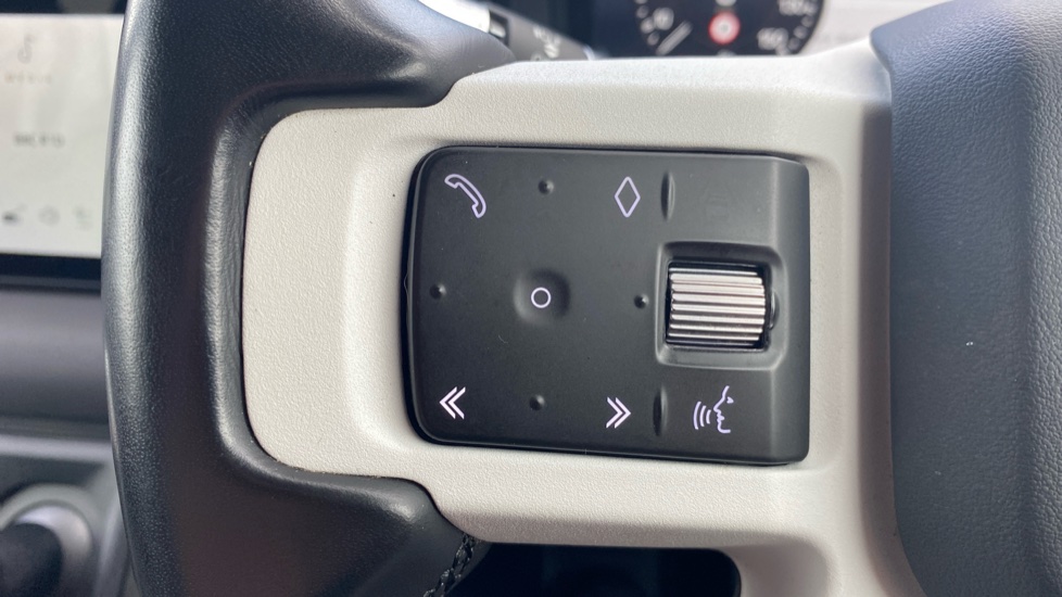 Land Rover Defender 3.0 D250 X-Dynamic SE 110 5dr Auto Diesel Estate - Image 57