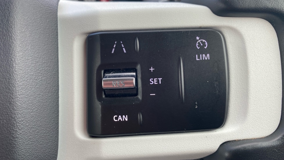 Land Rover Defender 3.0 D250 X-Dynamic SE 110 5dr Auto Diesel Estate - Image 58