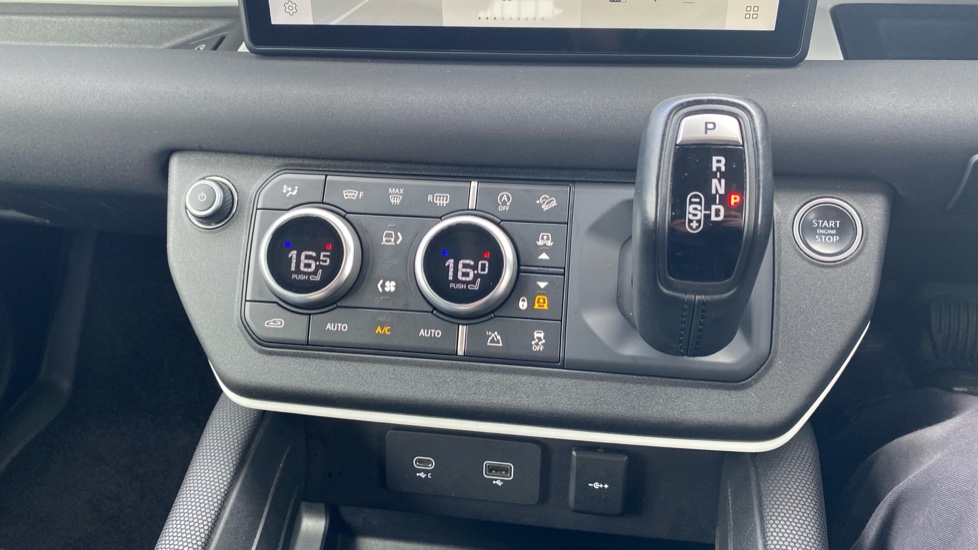 Land Rover Defender 3.0 D250 X-Dynamic SE 110 5dr Auto Diesel Estate - Image 61