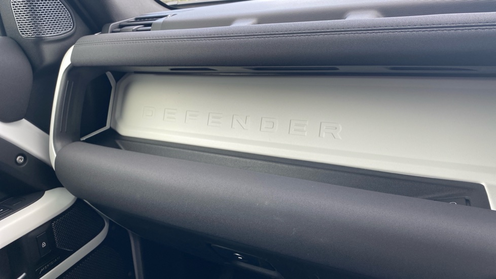 Land Rover Defender 3.0 D250 X-Dynamic SE 110 5dr Auto Diesel Estate - Image 62