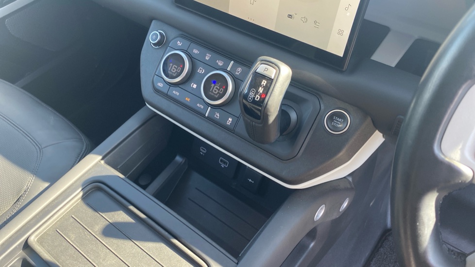 Land Rover Defender 3.0 D250 HSE 90 3dr Auto Diesel Estate - Image 13