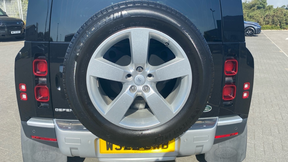 Land Rover Defender 3.0 D250 HSE 90 3dr Auto Diesel Estate - Image 38