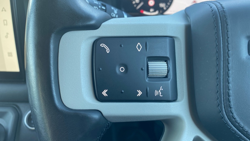 Land Rover Defender 3.0 D250 HSE 90 3dr Auto Diesel Estate - Image 54