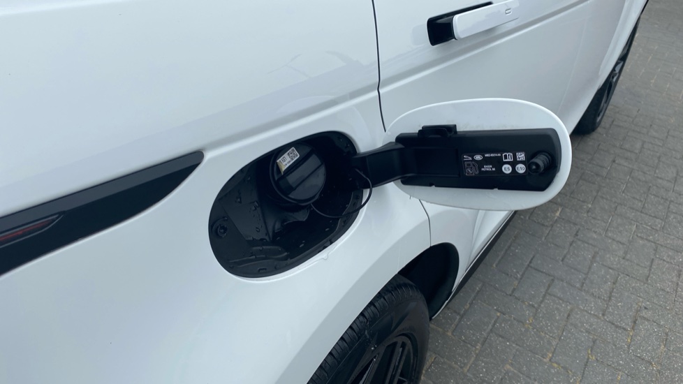 Land Rover Range Rover Evoque 1.5 P300e R-Dynamic HSE 5dr Auto Hatchback - Image 24