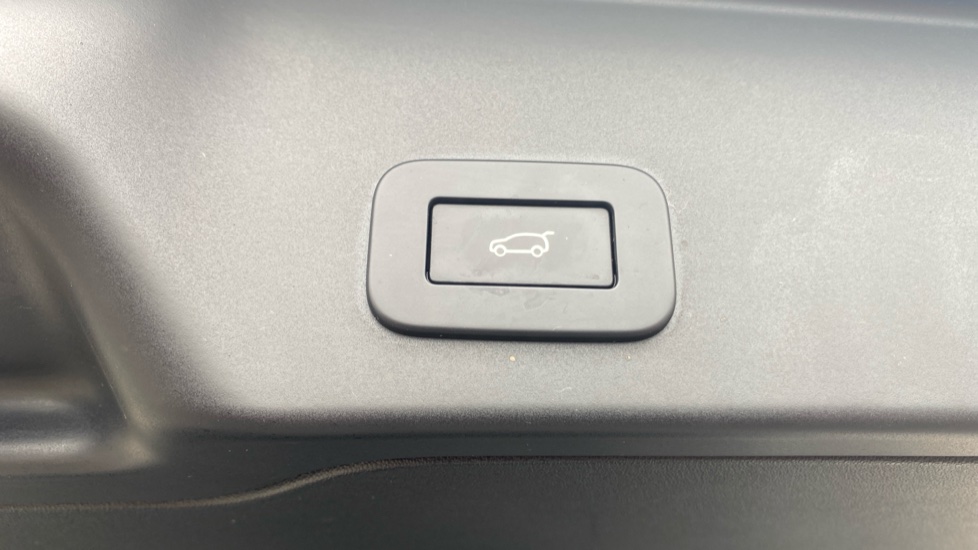 Land Rover Range Rover Evoque 1.5 P300e R-Dynamic HSE 5dr Auto Hatchback - Image 37