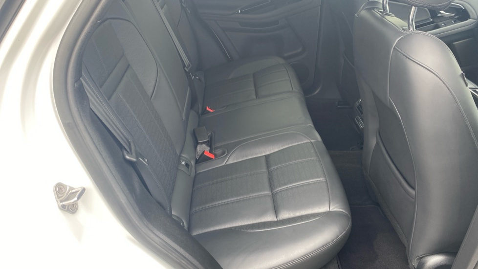 Land Rover Range Rover Evoque 1.5 P300e R-Dynamic HSE 5dr Auto Hatchback - Image 40