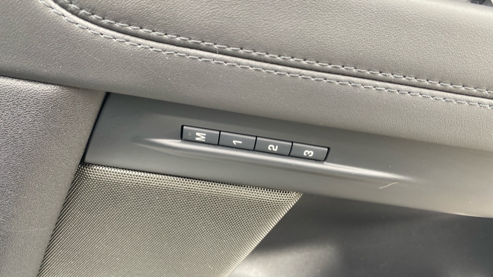 Land Rover Range Rover Evoque 1.5 P300e R-Dynamic HSE 5dr Auto Hatchback - Image 48