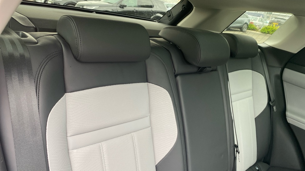 Land Rover Range Rover Evoque 2.0 D200 Dynamic HSE 5dr Auto Diesel Hatchback - Image 38