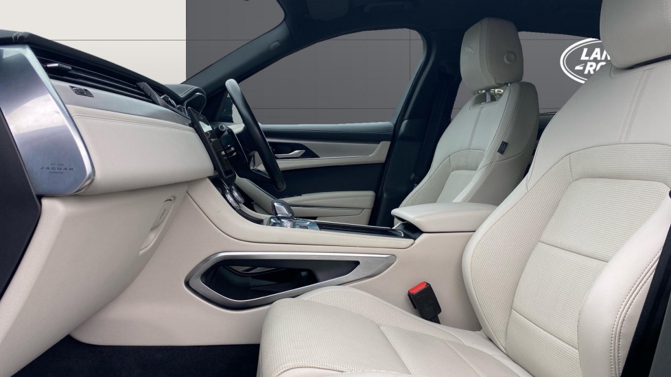 Jaguar F-Pace 2.0 D200 R-Dynamic SE Black 5dr Auto AWD Diesel Estate - Image 3