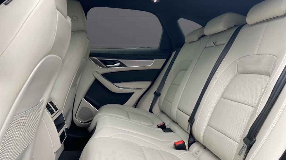 Jaguar F-Pace 2.0 D200 R-Dynamic SE Black 5dr Auto AWD Diesel Estate - Image 4