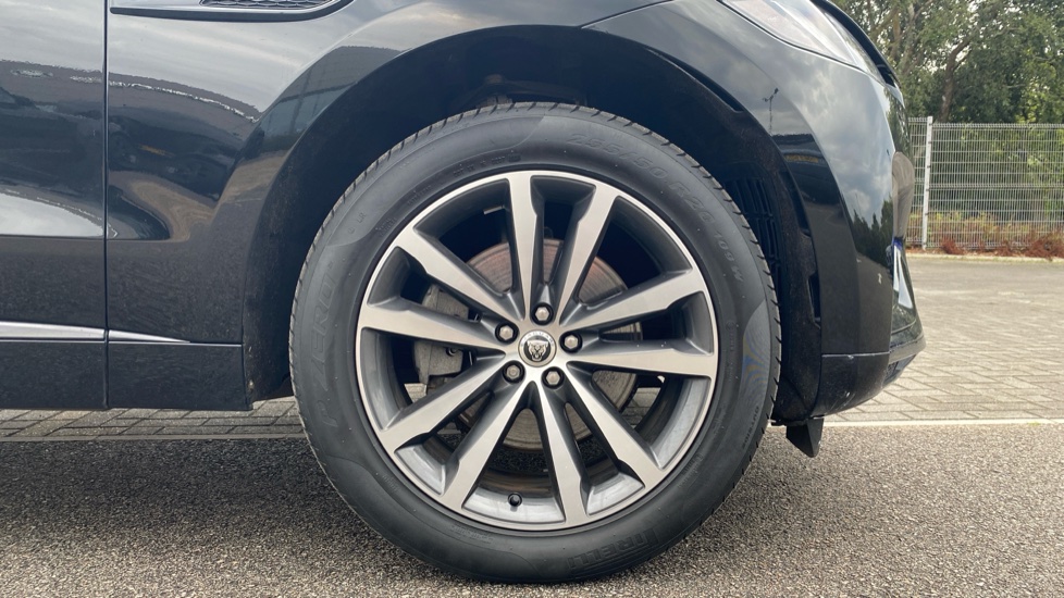 Jaguar F-Pace 2.0 D200 R-Dynamic SE Black 5dr Auto AWD Diesel Estate - Image 8