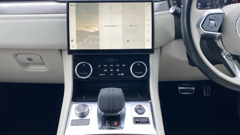 Jaguar F-Pace 2.0 D200 R-Dynamic SE Black 5dr Auto AWD Diesel Estate - Image 14