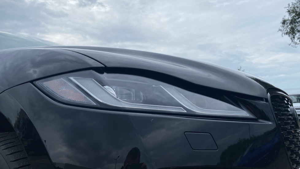 Jaguar F-Pace 2.0 D200 R-Dynamic SE Black 5dr Auto AWD Diesel Estate - Image 17