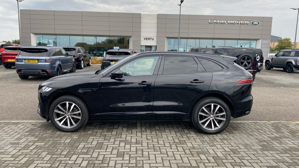Jaguar F-Pace 2.0 D200 R-Dynamic SE Black 5dr Auto AWD Diesel Estate - Image 21
