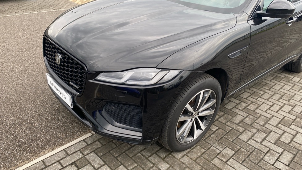 Jaguar F-Pace 2.0 D200 R-Dynamic SE Black 5dr Auto AWD Diesel Estate - Image 29