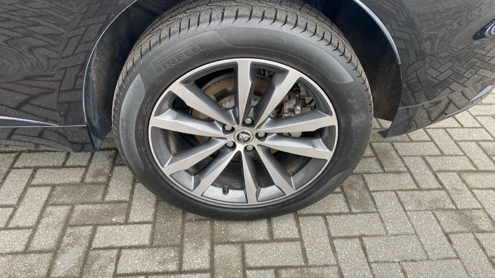 Jaguar F-Pace 2.0 D200 R-Dynamic SE Black 5dr Auto AWD Diesel Estate - Image 31