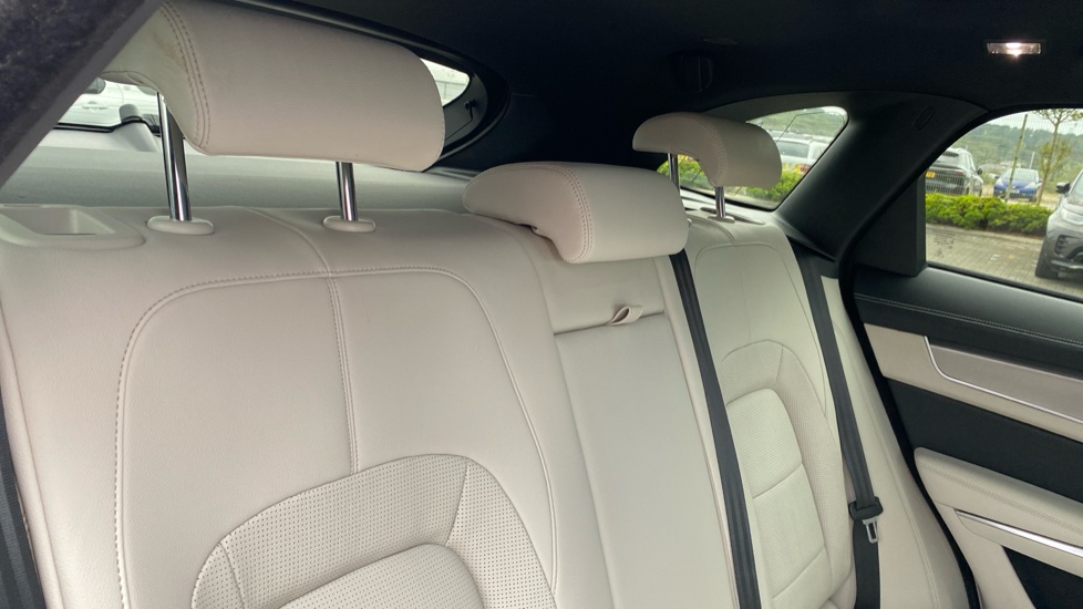 Jaguar F-Pace 2.0 D200 R-Dynamic SE Black 5dr Auto AWD Diesel Estate - Image 37