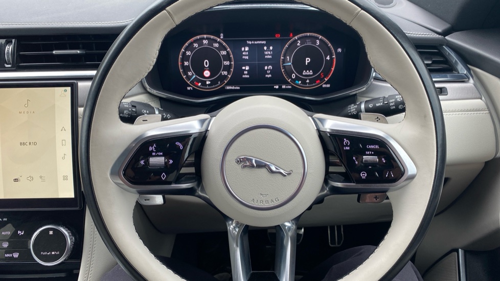 Jaguar F-Pace 2.0 D200 R-Dynamic SE Black 5dr Auto AWD Diesel Estate - Image 45