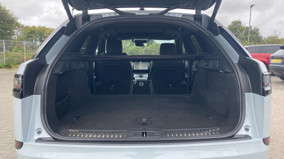 Land Rover Range Rover Velar 2.0 D200 MHEV Dynamic HSE 5dr Auto Diesel Estate - Image 10