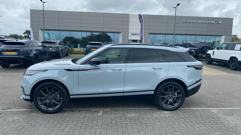 Land Rover Range Rover Velar 2.0 D200 MHEV Dynamic HSE 5dr Auto Diesel Estate - Image 21