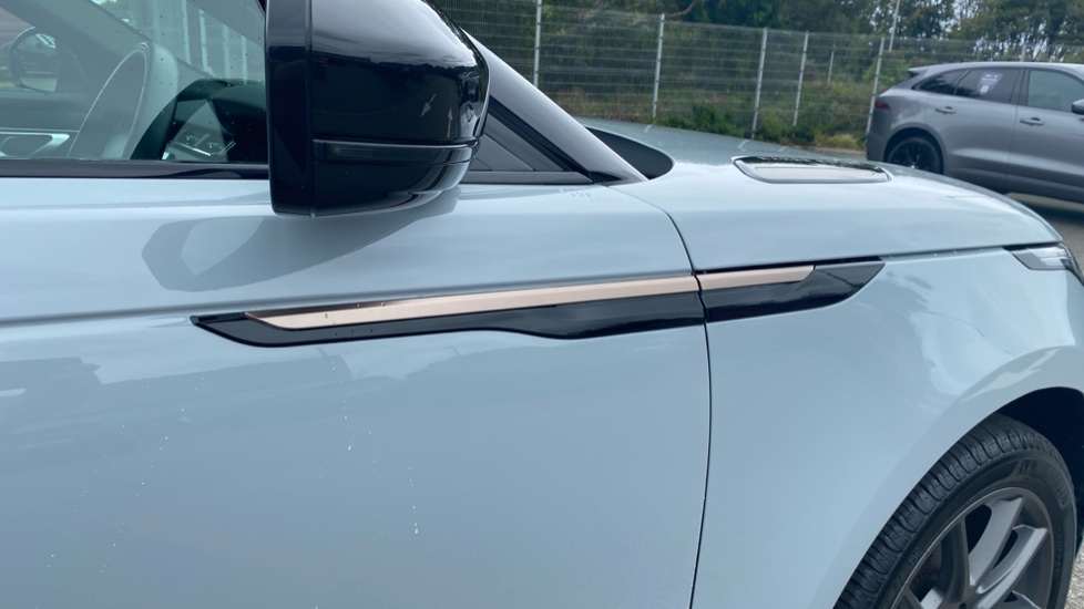 Land Rover Range Rover Velar 2.0 D200 MHEV Dynamic HSE 5dr Auto Diesel Estate - Image 27