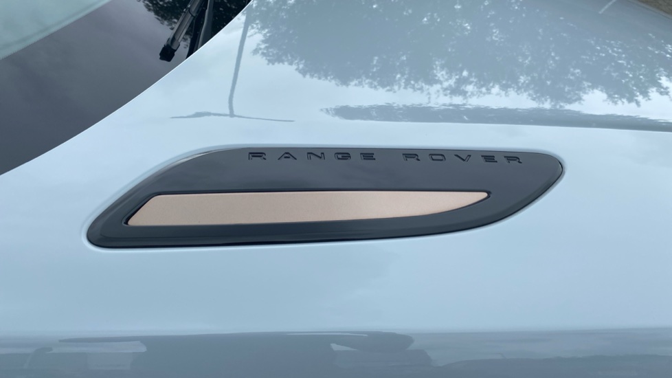 Land Rover Range Rover Velar 2.0 D200 MHEV Dynamic HSE 5dr Auto Diesel Estate - Image 29