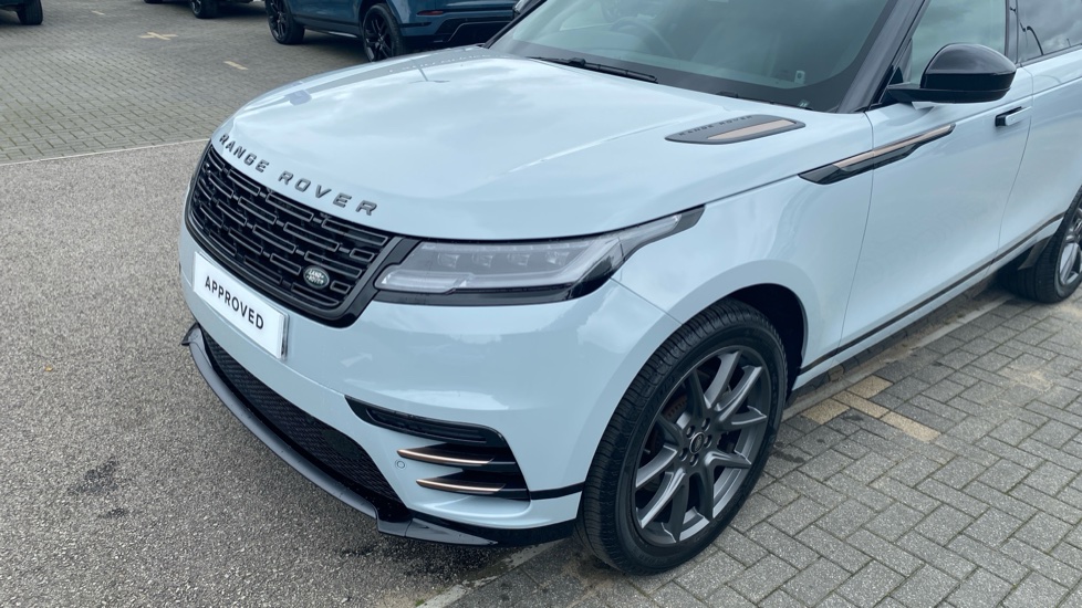 Land Rover Range Rover Velar 2.0 D200 MHEV Dynamic HSE 5dr Auto Diesel Estate - Image 31