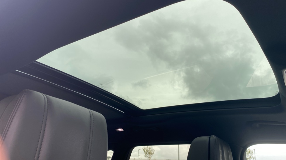 Land Rover Range Rover Velar 2.0 D200 MHEV Dynamic HSE 5dr Auto Diesel Estate - Image 71