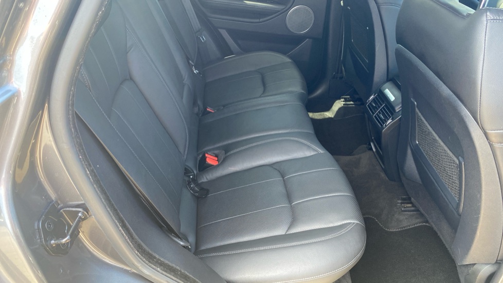 Land Rover Range Rover Evoque 2.0 TD4 SE Tech 5dr Auto Diesel Hatchback - Image 32