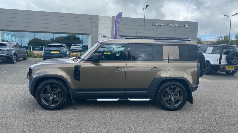 Land Rover Defender 2.0 P300 SE 110 5dr Auto Petrol Estate - Image 21