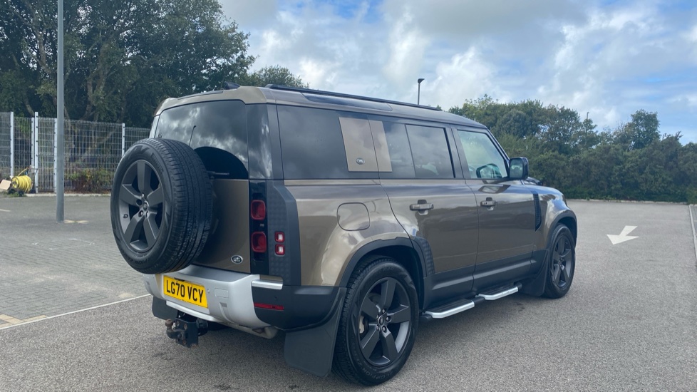 Land Rover Defender 2.0 P300 SE 110 5dr Auto Petrol Estate - Image 22
