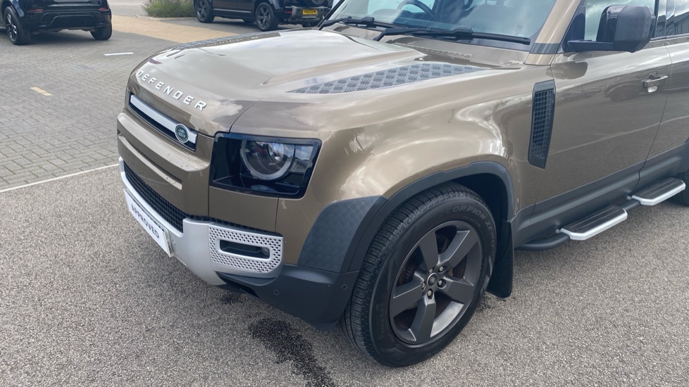 Land Rover Defender 2.0 P300 SE 110 5dr Auto Petrol Estate - Image 33