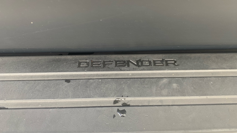Land Rover Defender 2.0 P300 SE 110 5dr Auto Petrol Estate - Image 36