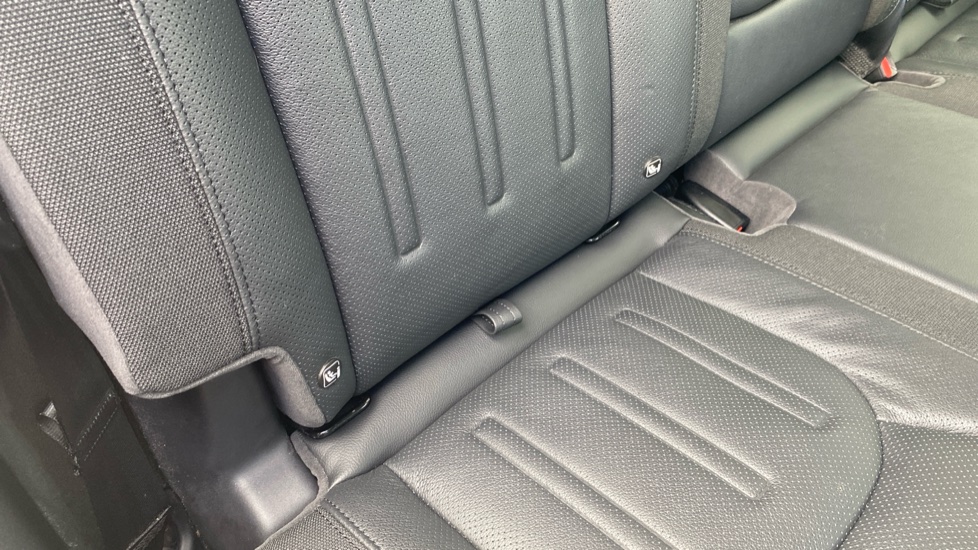 Land Rover Defender 2.0 P300 SE 110 5dr Auto Petrol Estate - Image 48