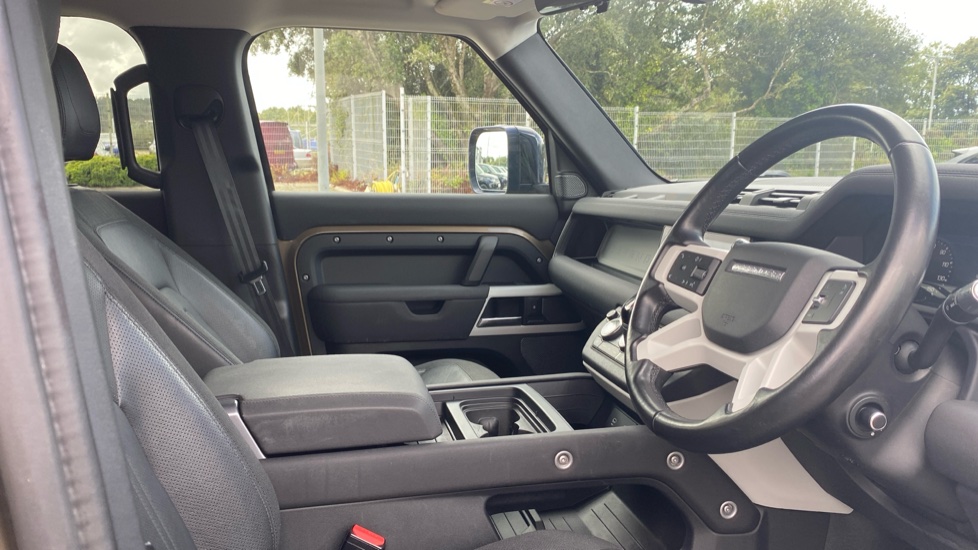 Land Rover Defender 2.0 P300 SE 110 5dr Auto Petrol Estate - Image 55