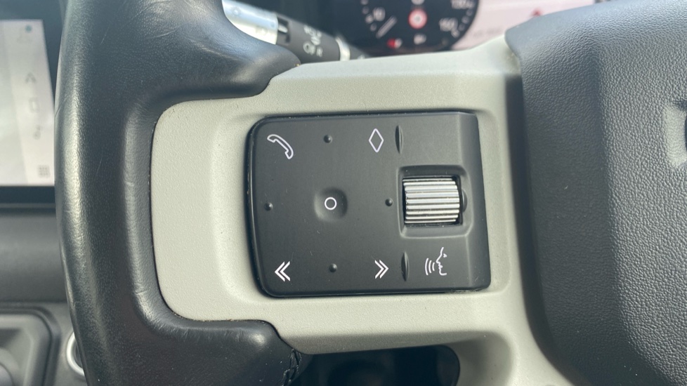 Land Rover Defender 2.0 P300 SE 110 5dr Auto Petrol Estate - Image 58